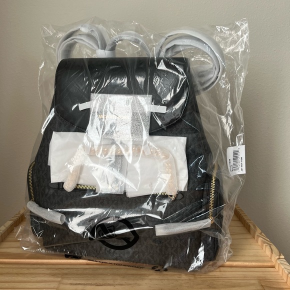 🌼Michael Kors Backpack - Picture 15 of 15